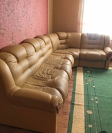 Перетяжка большого углового дивана в классическом стиле фото 1